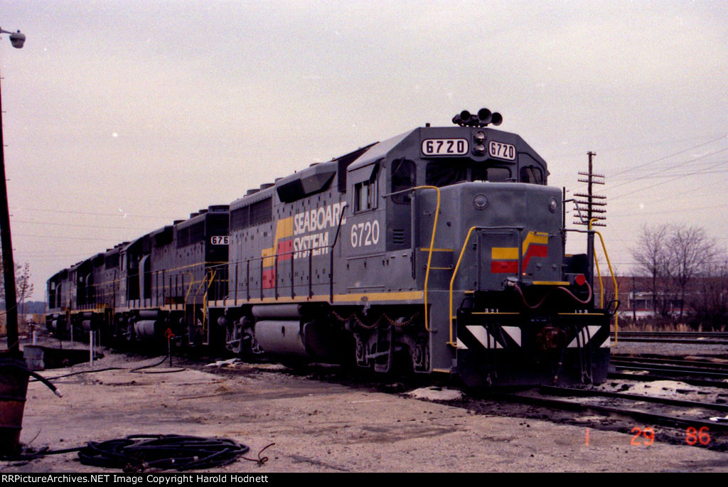 SBD 6720 hangs out with other Geeps by the turntable